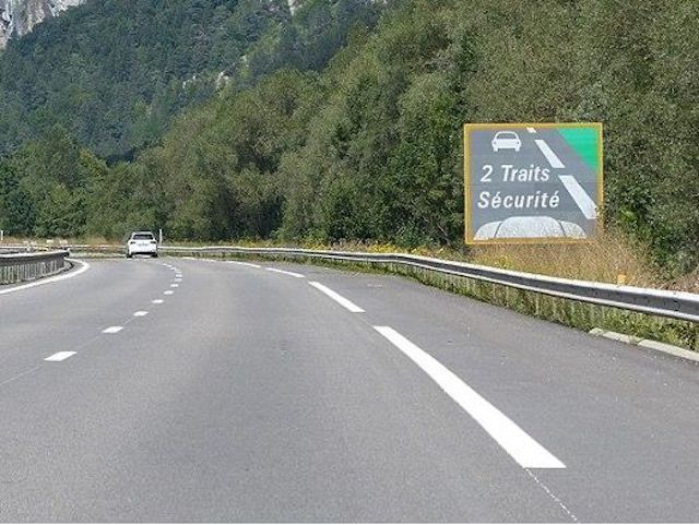 Panneau-distance-de-securite-autoroute