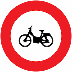 panneau-acces-interdit-motocyclettes-motocyclettes-legeres-1