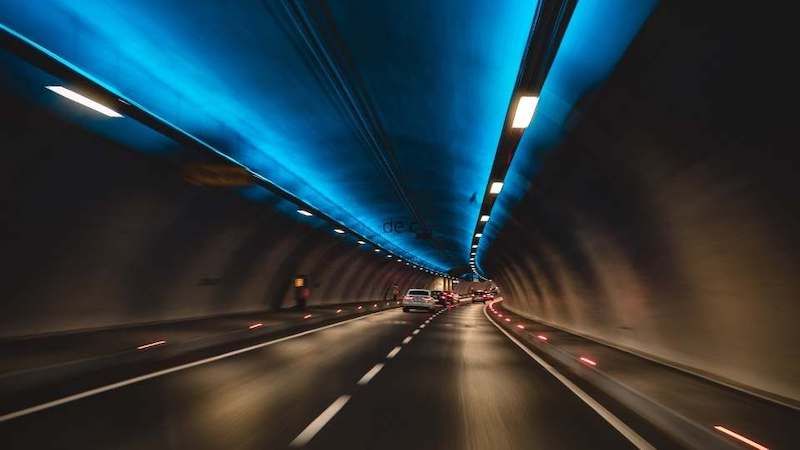 Quel Éclairage Utiliser dans un Tunnel ?