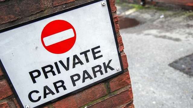 Réglementation des Places de Parking Privés